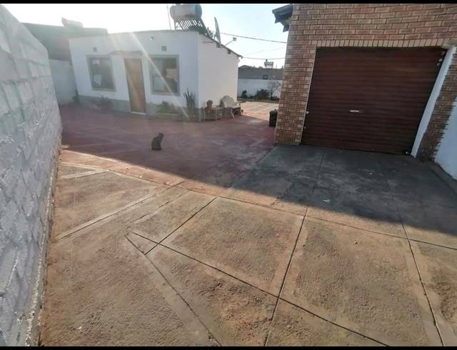 1 BEDROOM HOUSE FOR SALE IN SILUMA VIEW